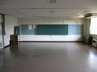 会津若松市東公民館　２階講義室（１・２通して使用）　その１