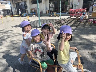 車に乗って出発