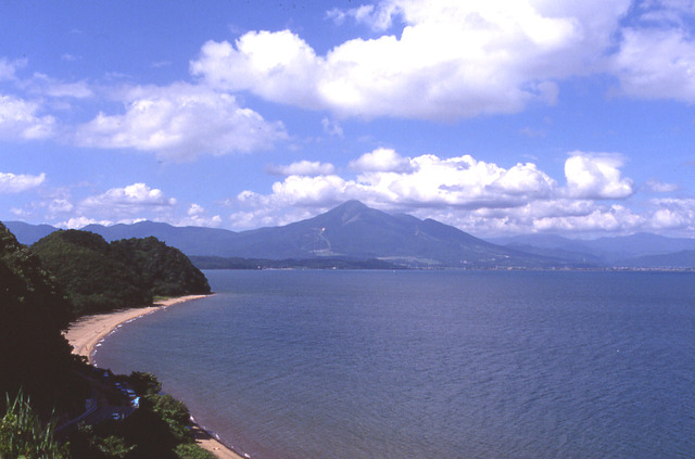 磐梯山と猪苗代湖の写真です