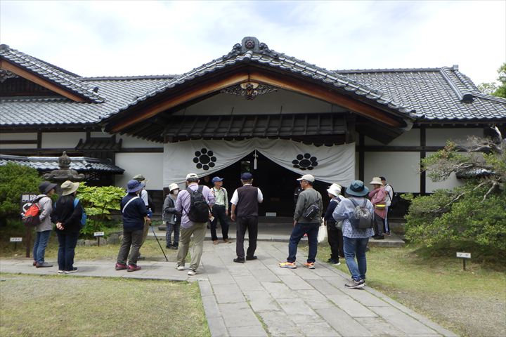 武家屋敷での見学のようすです。