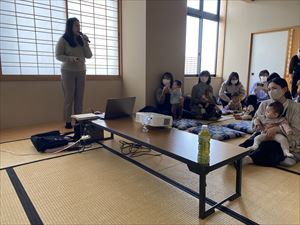 講座をすすめる講師