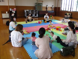みんなで自己紹介をしているところ