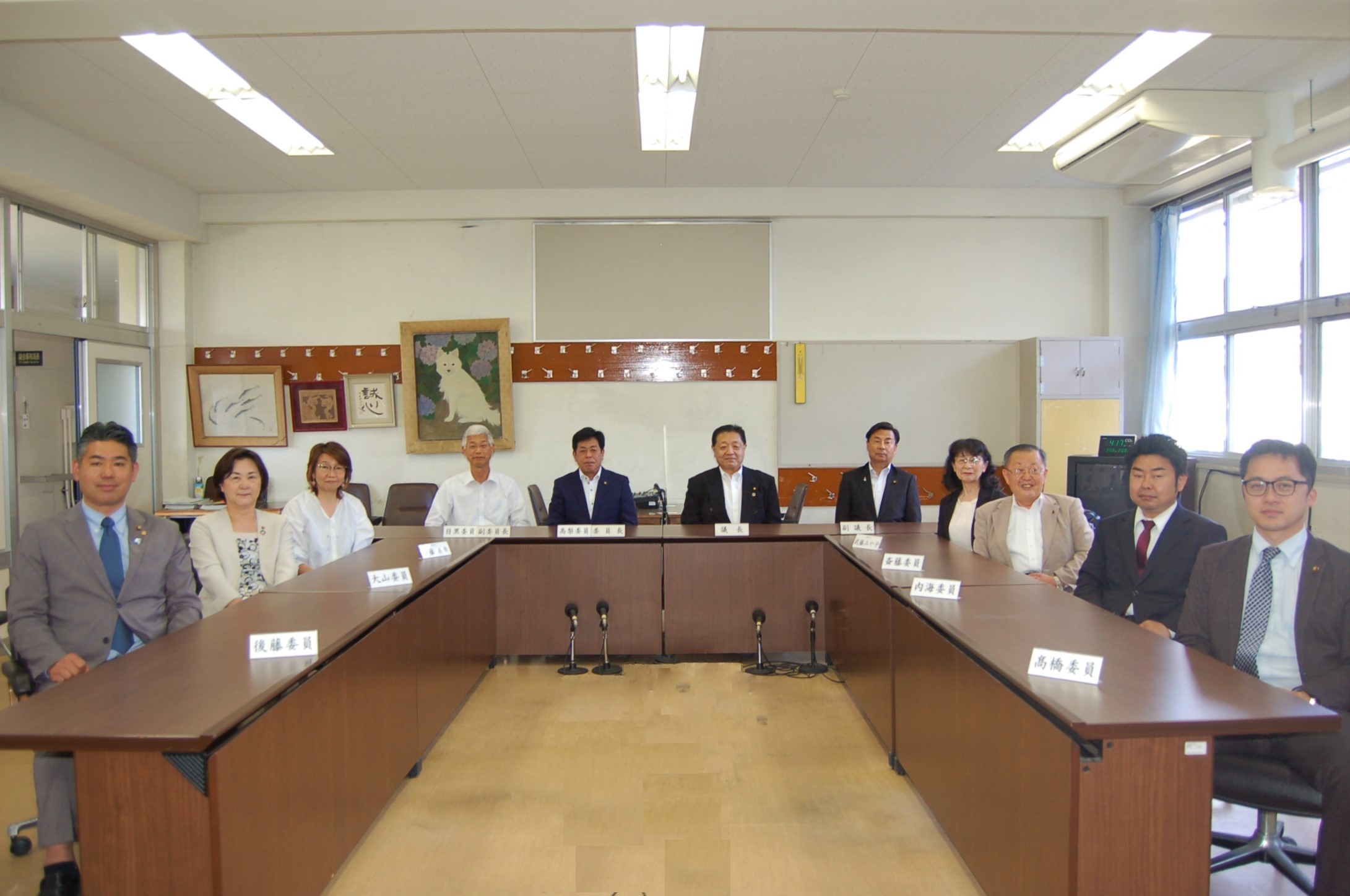 議会制度検討特別委員会集合写真.jpg