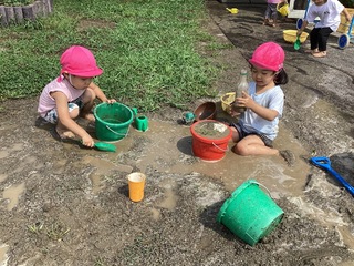泥あそびをしているところ