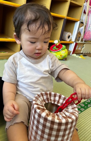 一人遊びを楽しんでいる写真