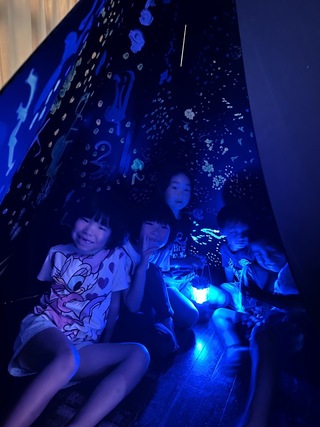 プラネタリウムの中で写真撮影