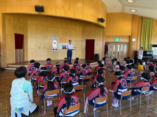 消防署長さんの話を聞いているところ