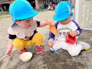 砂あそびをしているところ