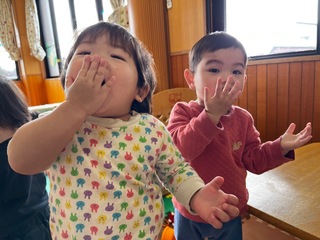 ちょちちょちあわわをしているところ