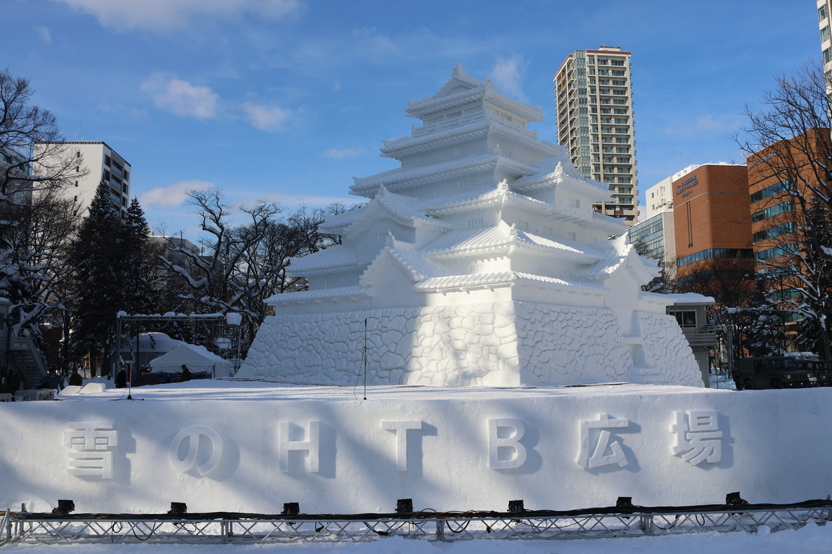鶴ヶ城大雪像（引き渡し式1）
