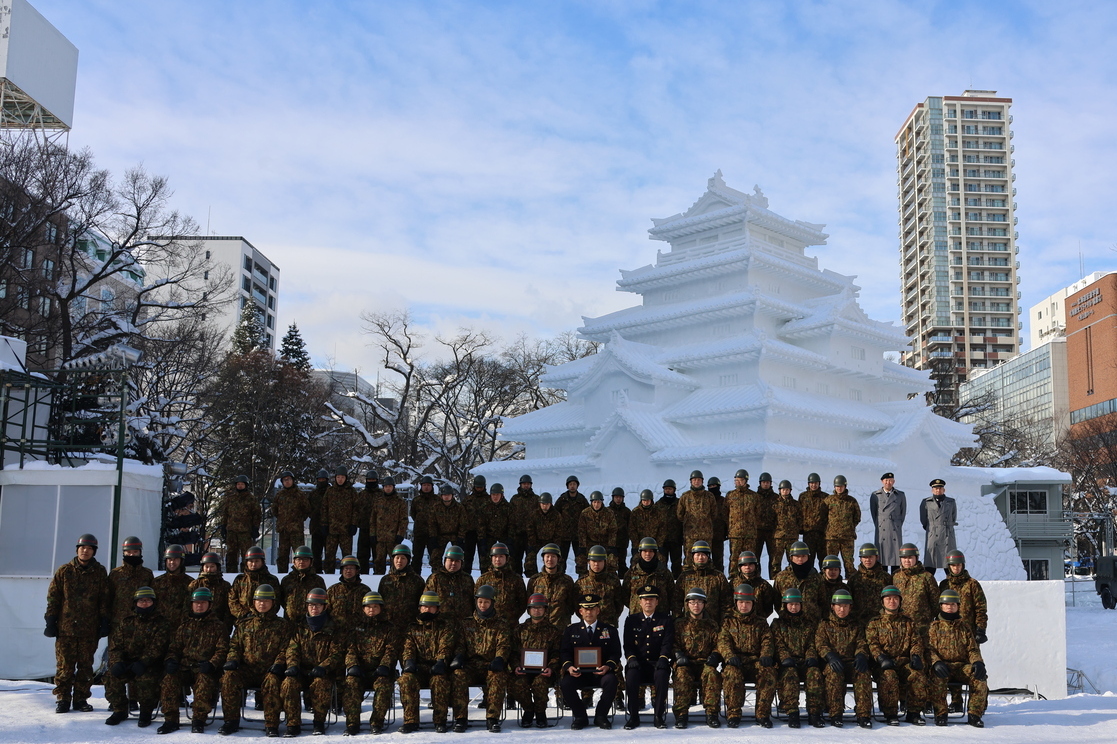 鶴ヶ城大雪像（引き渡し式2）
