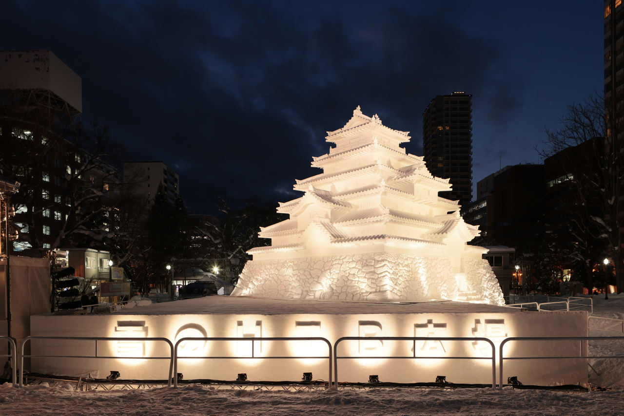 鶴ヶ城大雪像（夜1）